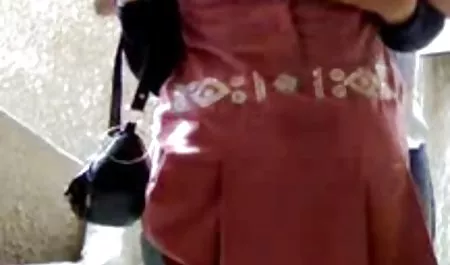 Nerdy lesbian cewek seksi tergoda oleh kecantikan sex porn terbaru dari goth
