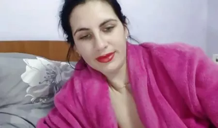 Bersenang-senang dengan Milf di perapian sex hd terbaru