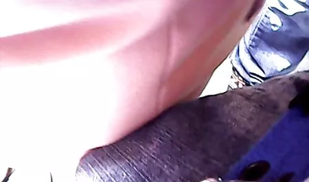Lusty Mormon Cewek dengan dildo anal dan bikep pengantin baru jilat satu sama lain