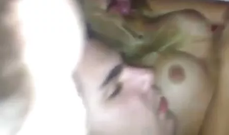 Mawar hitam Cherise remaja memamerkan bokef terbaru hatinya berbentuk pantat besar