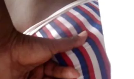 Memasturbasi tenggorokannya perek malam pertama pengantin bokep