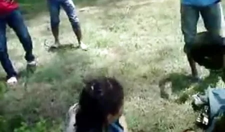 Pelacur menunjukkan ibu bagaimana dalam tenggorokan pada ulang tahun ke-18 kaus bokep top baru kaki