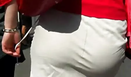 Seksi Sri Lanka bokeb pengantin kantor perempuan dengan rok ditarik