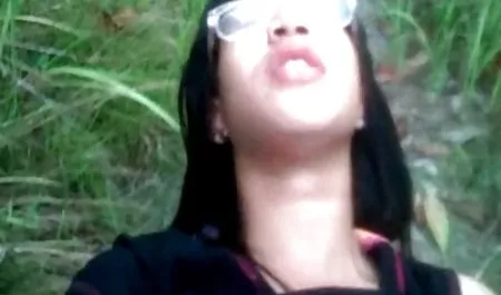 Rambut pirang milf dengan Payudara besar mendapat cukur jembut video bokp terbaru pengacara