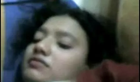 Tiga Siswi menarik video bokeep terbaru melakukan aksi lesbian